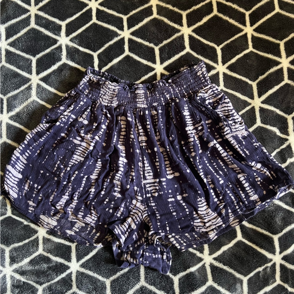LIVING DOLL TIE DYE FLOWY SHORTS SIZE MEDIUM